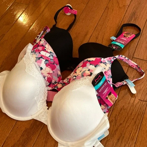 NWT 2 Maidenform and 1 Hanes TSHIRT soft bra.